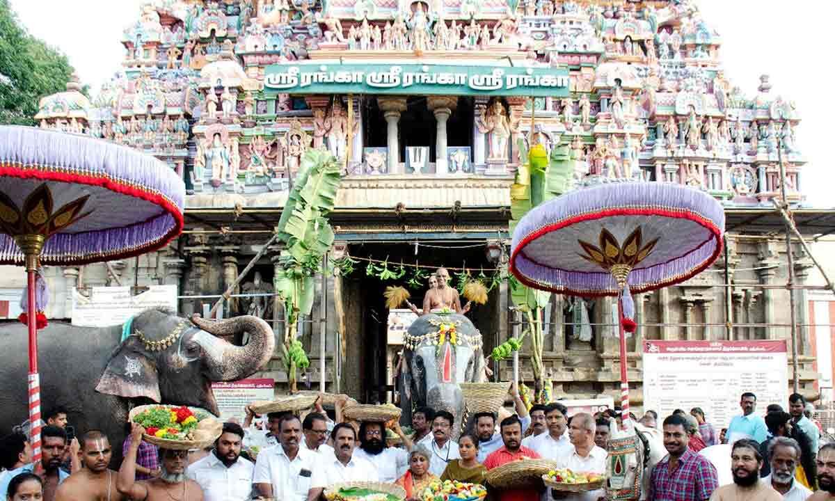 TTD officials present silk cloths at Srirangam temple