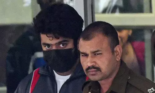 Aaftab seeks books in jail, gets Theroux’s railway odyssey