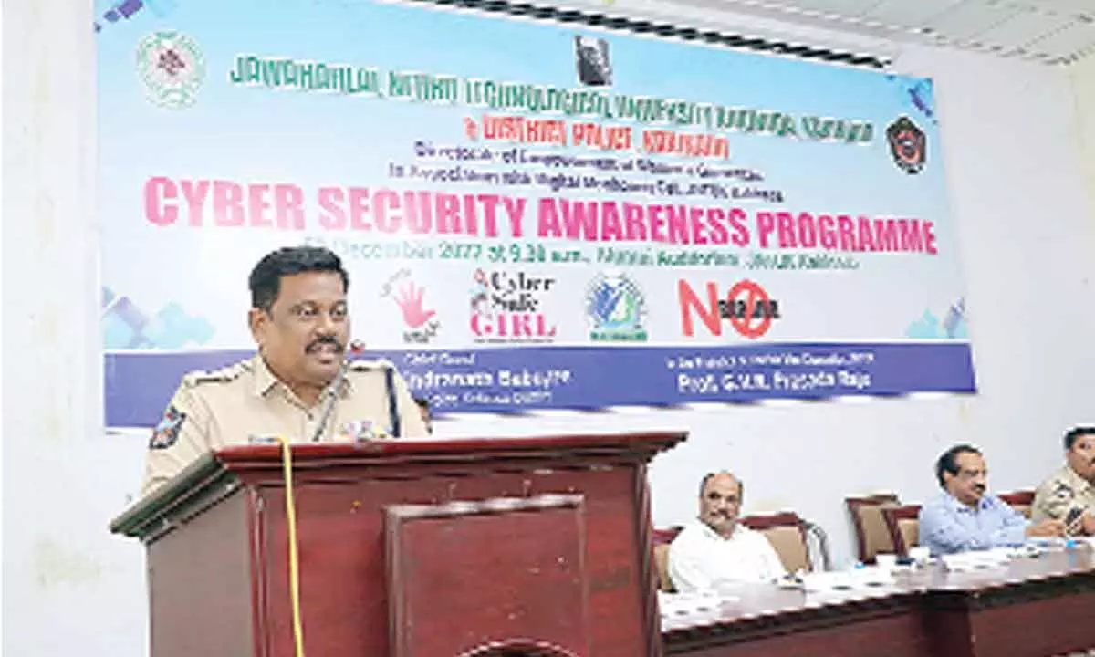 District top cop stresses on security measures in digital age