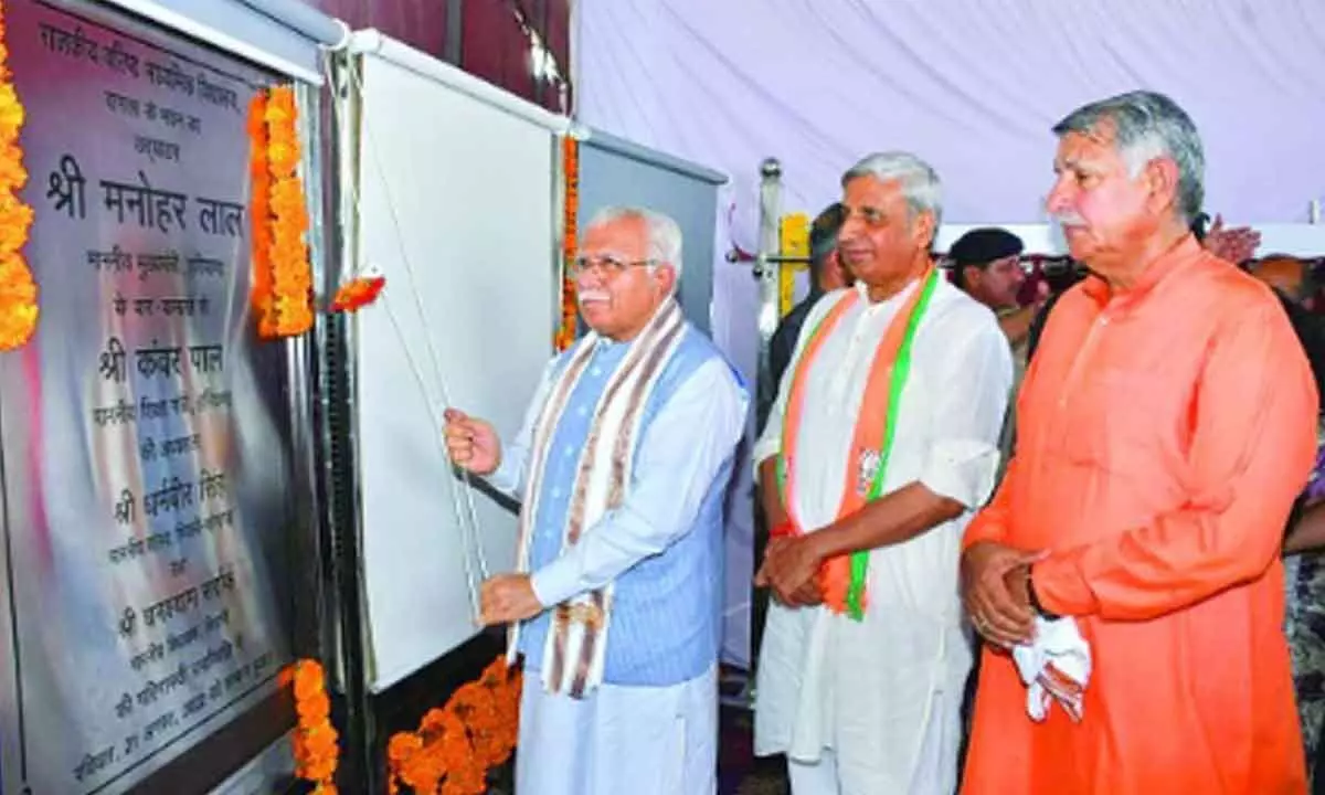 Khattar lays stone of Research Centre at Kharkhari, Bhiwani