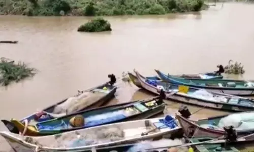 Two fishermen goes missing after boat overturns in Polavaram project