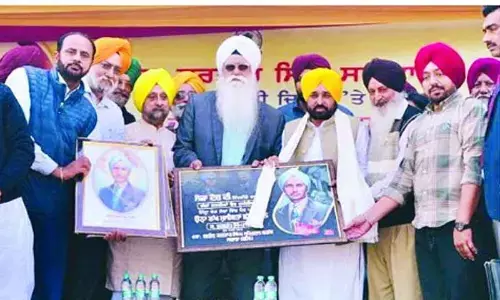 Confer Bharat Ratna on Bhagat Singh, Kartar Singh Sarabha: Mann