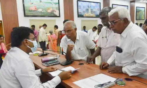 Left leaders stage protest over bogus voters