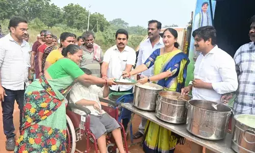 Meals supplied to Spandana petitioners