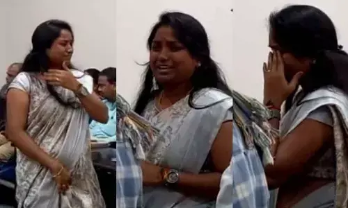 Jangaon Municipal Commissioner breaks down in front of Collector