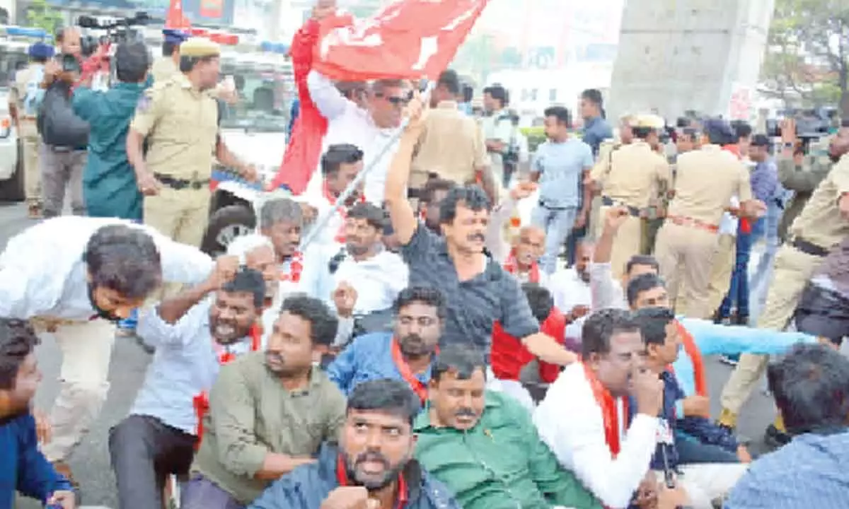 Hyderabad: Cops foil CPI march to Raj Bhavan, leaders detained