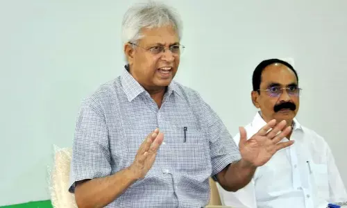 Vundavalli Arun Kumar speaking at a media conference in Rajamahendravaram on Wednesday