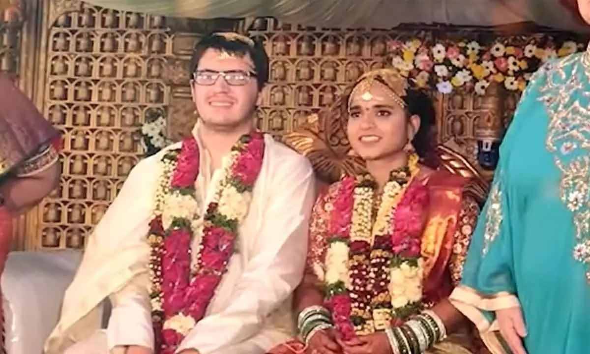 Telangana girl marries American guy in Hindu tradition in Bhupalpally