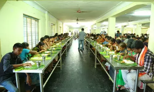 Use of banana leaves for serving Anna Prasadam restored