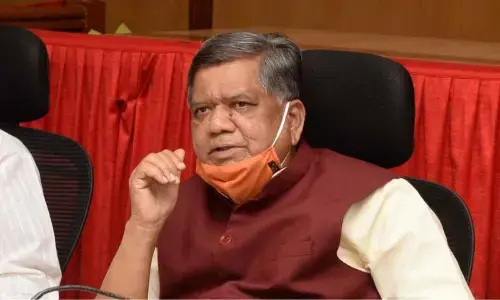 Ex CM Shettar takes on Siddaramiah, bats for 10% more reservation