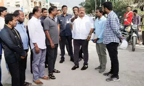 BC Welfare and Civil Supplies Minister Gangula Kamalakar inspected ongoing Smart City works in Karimnagar on Monday.