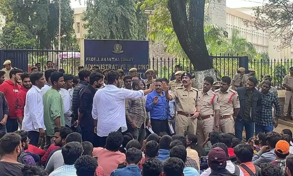 Hyderabad: Students of private engineering colleges stage protest