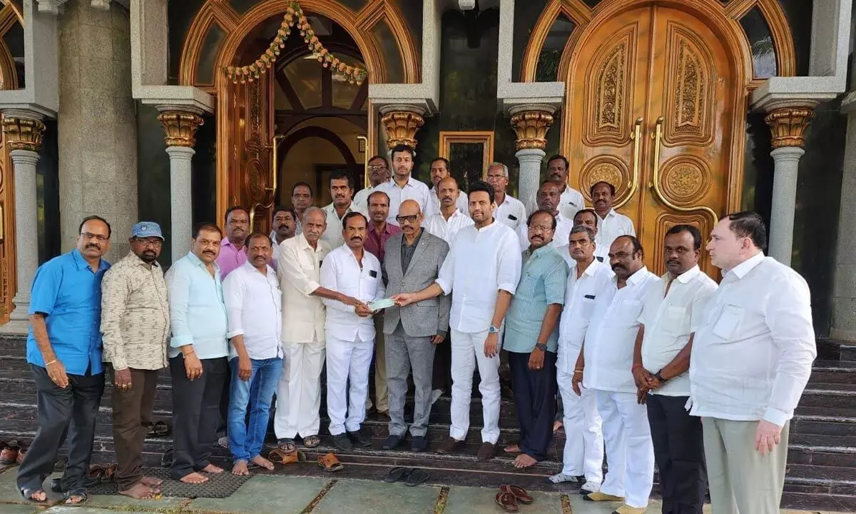 Former Rajya Sabha member TG Venkatesh and TDP Kurnool constituency in-charge TG Bharat handing over a cheque for Rs 50 lakh towards donation to the members of Sri Mallikarjuna Anna Satram in Kurnool on Tuesday