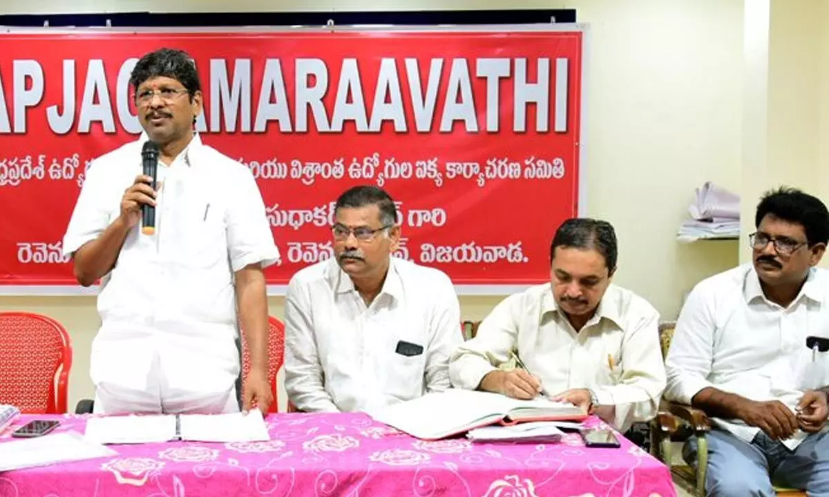 AP JAC Amaravati chairman Bopparaju Venkateswarlu addressing the state  committee meeting in Vijayawada on Tuesday Photo:  Ch Venkata Mastan