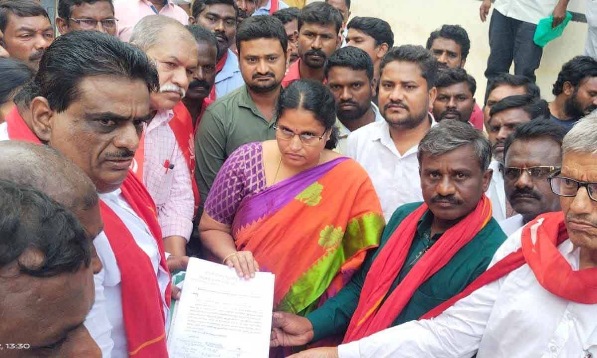 CPI resolves to continue 'Bhu Poratam'