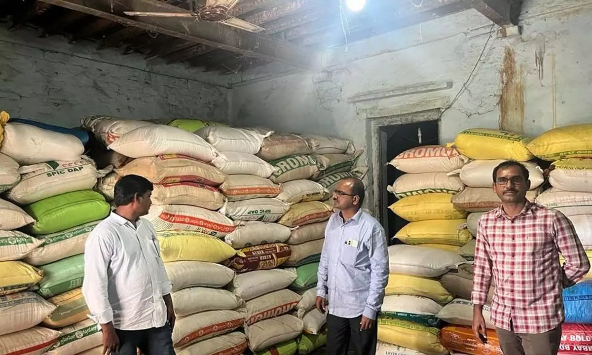 Vigilance and Enforcement Circle Inspector Nagaraj Yadav along with revenue department personnel at the PDS rice godown in Allagadda on Wednesday
