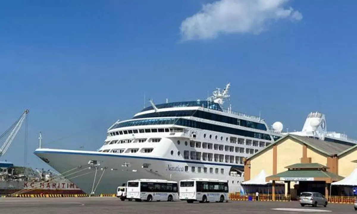 Cruise ship receives warm welcome