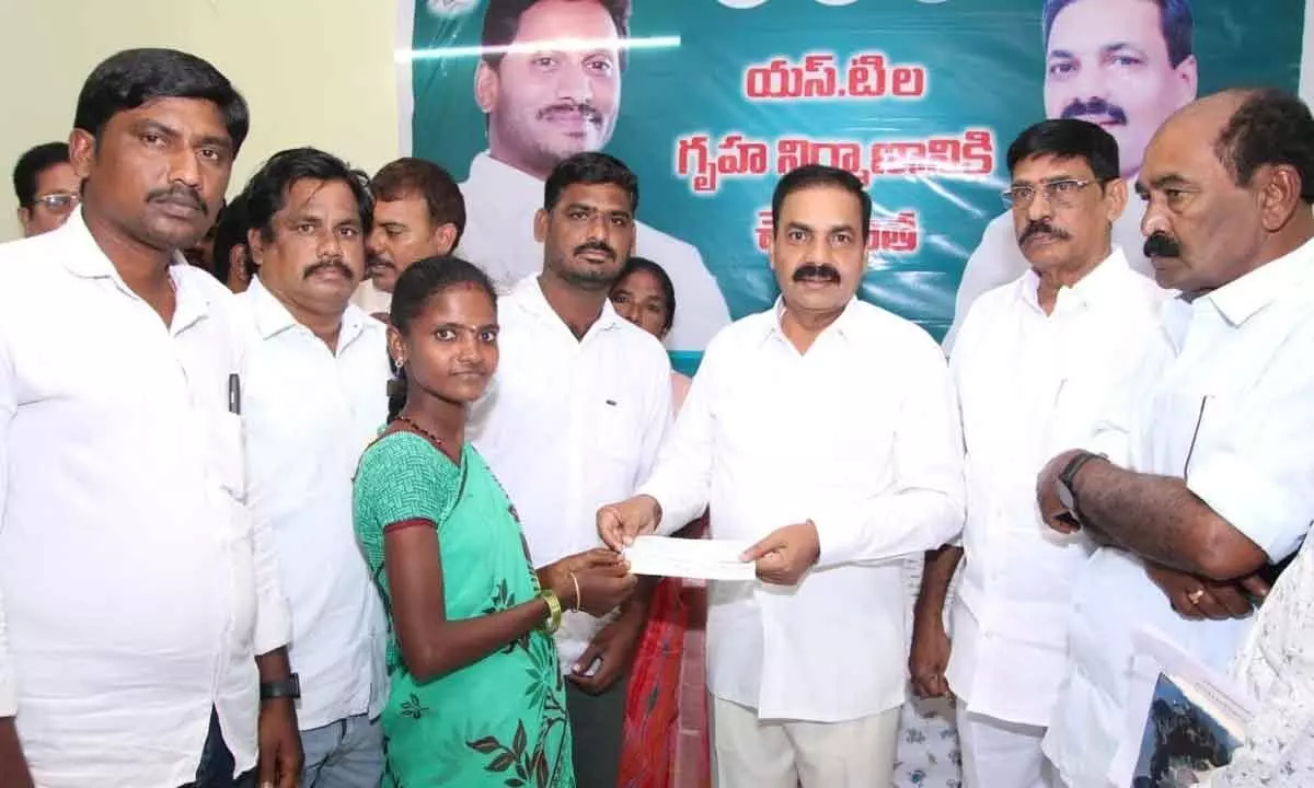 Kakani distributes addl support of  15,000 to ST beneficiaries