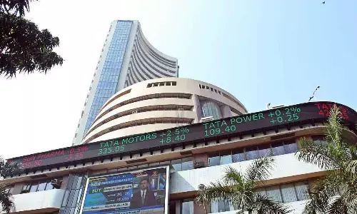 Selling in banking stocks erodes early gains