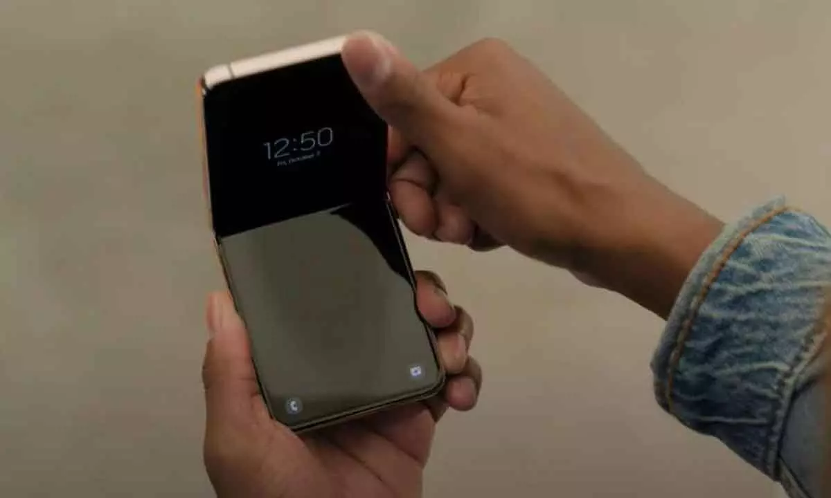 Samsung taunts boring iPhone design; Says Galaxy awaits you! watch video