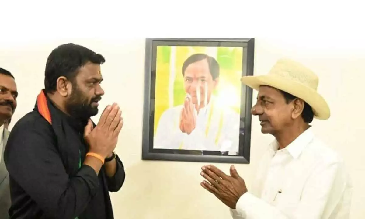 Be strong, we are with you, KCR tells Rohit Reddy