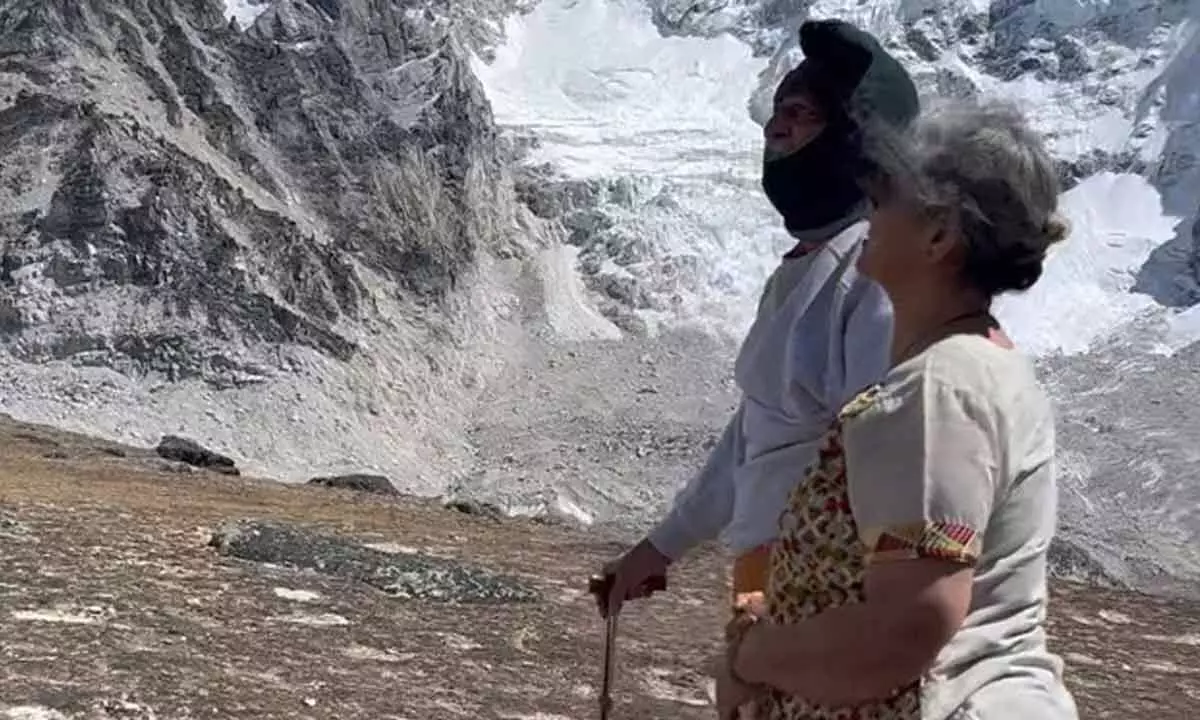 Watch The Trending VideoTrending Video Of Elderly Couple Fulfilling Lifetime Wish Of Visiting Mount Everest