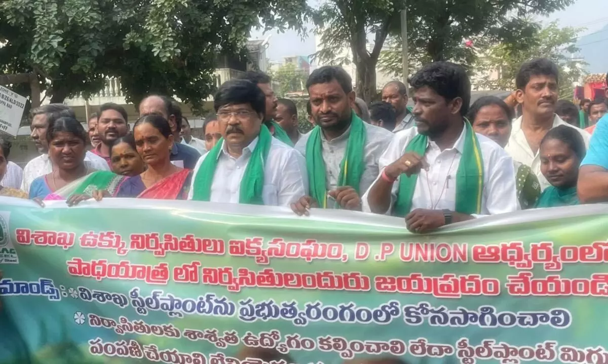 Union leaders, VSP employees and representatives from various associations taking part in the rally against privatisation of VSP in Visakhapatnam on Sunday