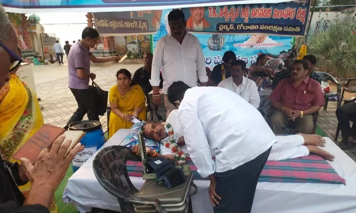 Doctors attending on Viswveswara Reddy, who fell unconscious on Sunday at the relay hunger strike camp in Rajamahendravaram