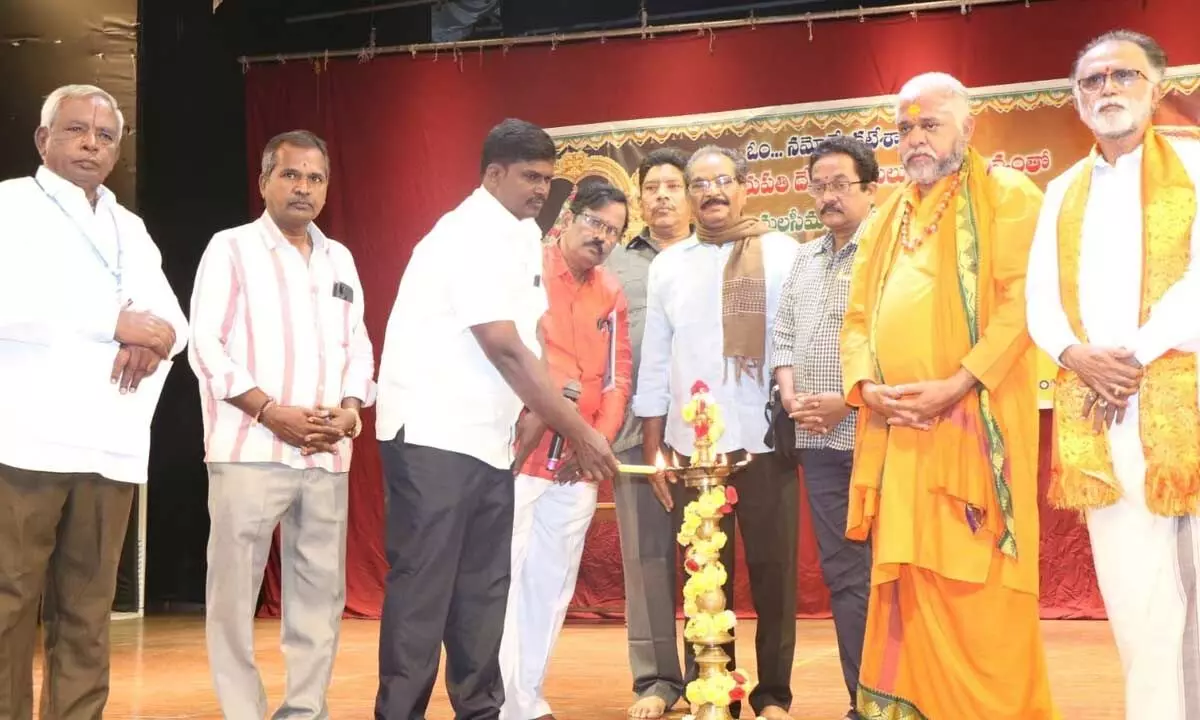 Rayalaseema Rangasthali chairman Gundala Gopinath inaugurating three-day Srikrishnadevaraya Kalotsavam at Mahati auditorium in Tirupati on Sunday.