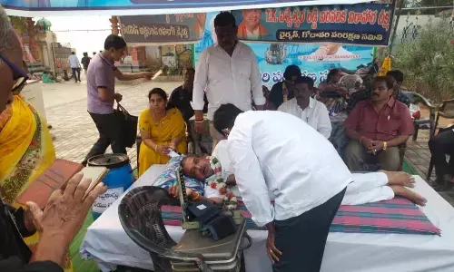 Doctors attending on Viswveswara Reddy, who fell unconscious on Sunday at the relay hunger strike camp in Rajamahendravaram