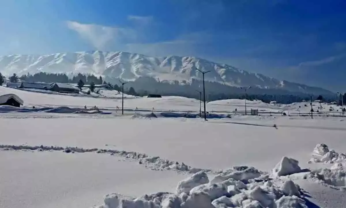 Kashmir, Ladakh continue to reel under sub-zero temperatures