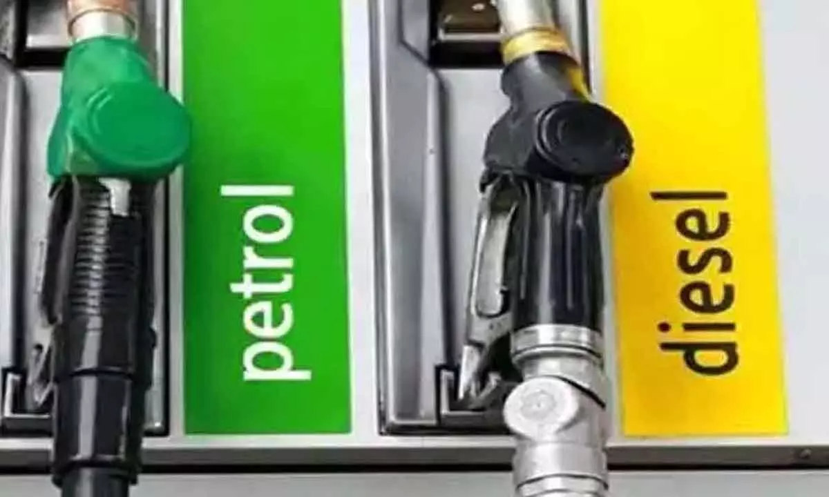 Sharp rise in cash payments at petrol pumps, online orders