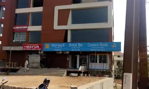 Aadhaar center staff fleece applicants