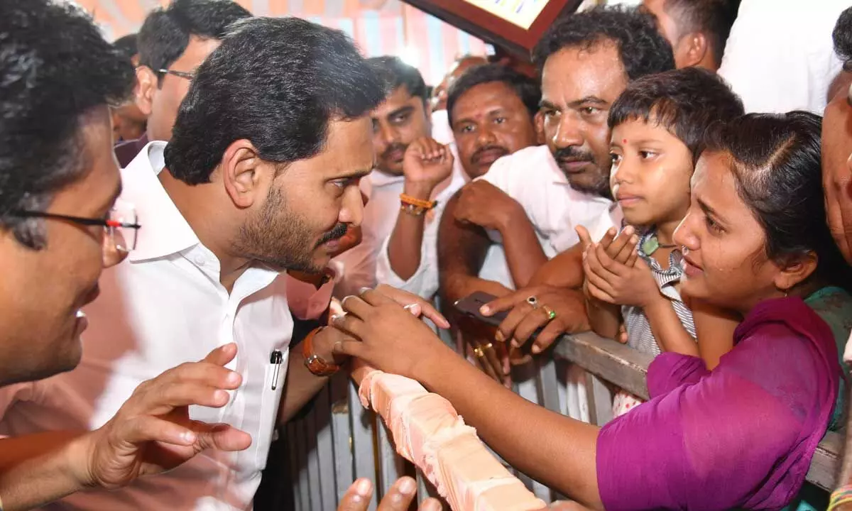 Nishita Kumari, the mother of 8-year-old girl who is a talassemia patient, explains the medical condition of her daugher to Chief Minister Y S Jagan Mohan Reddy during his visit to Darsi in Prakasam district on Tuesday