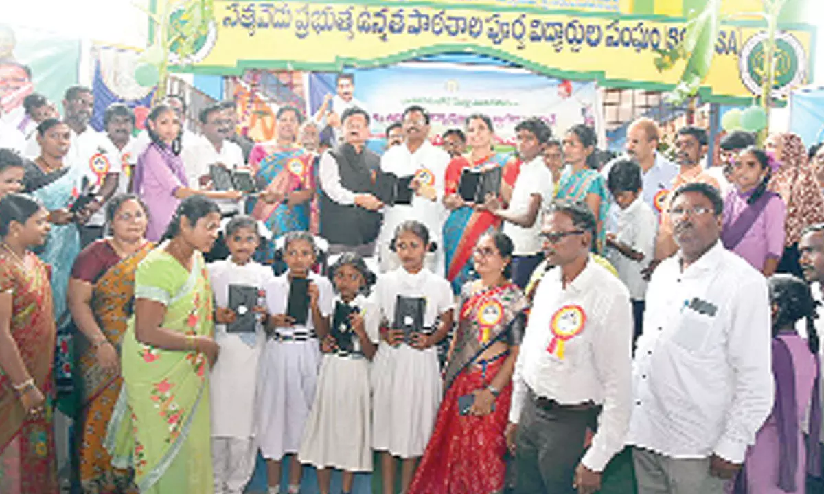 District Collector K Venkataramana Reddy, MLA K Adimulam and DEO V Sekhar distributing tabs to the students at Satyavedu Government High School for Boys on Wednesday
