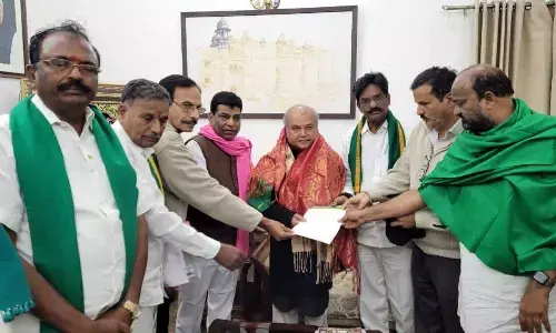 Resolve issues of sugarcane farmers, MPs urge Minister