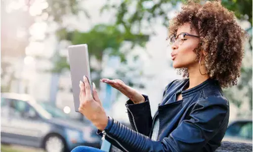 Ways to keep things exciting while dating long distance in festive season