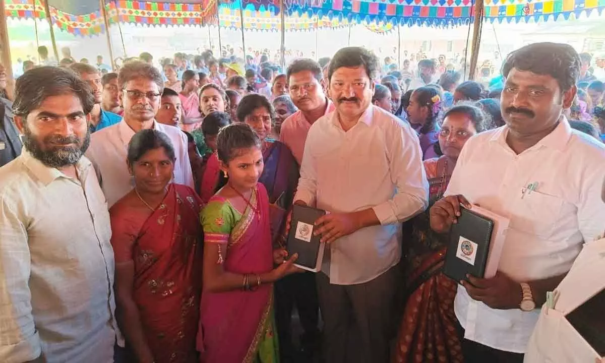 Minister Jogi distributes tabs to students