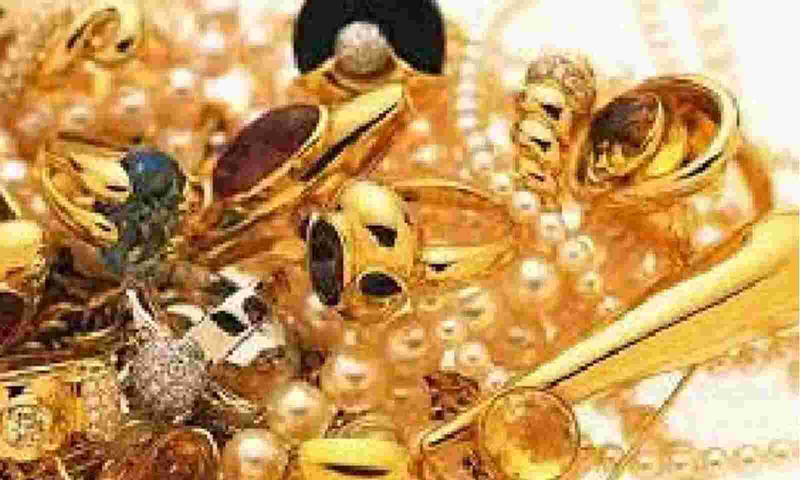 Gold and Diamond jewellery worth Rs. 1 crore stolen from a shop in Banjara  Hills