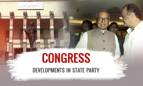 Komatireddy Venkatreddy meets Digvijay Singh, says he briefed developments in party