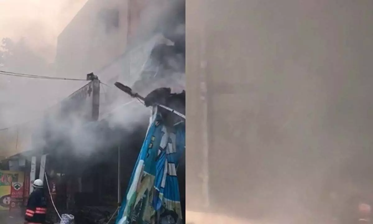 Fire erupts in Delhi supermarket, no injuries