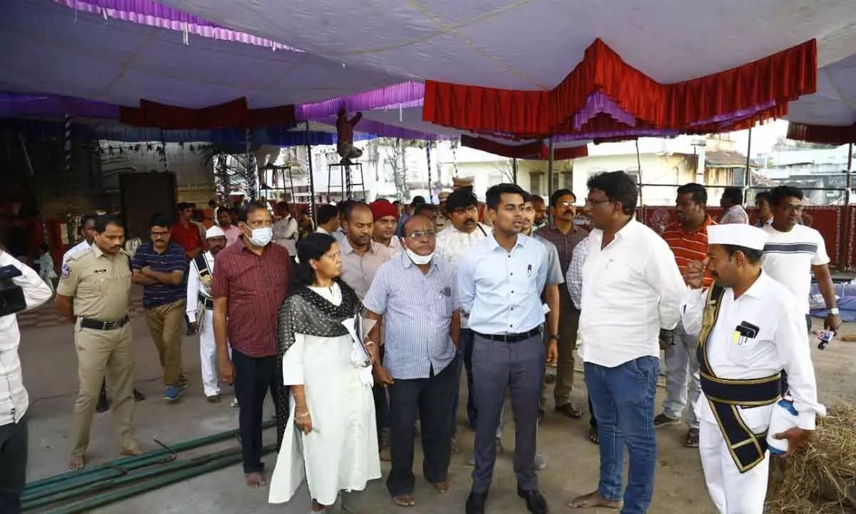 Collector Anudeep Durishetty inspecting arrangements for President’s tour at Lord Rama temple in Bhadrachalam on Saturday
