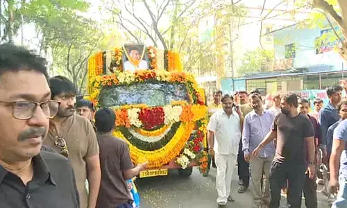Tollywood veteran Kaikala Satyanarayana final rites was conducted at Maha Prasthanam