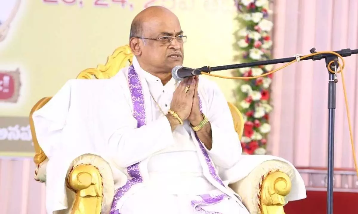 Garikapati Narasimha Rao speaking at Bhakta Sammelan held at Ramakrishna Math in Rajamahendravaram