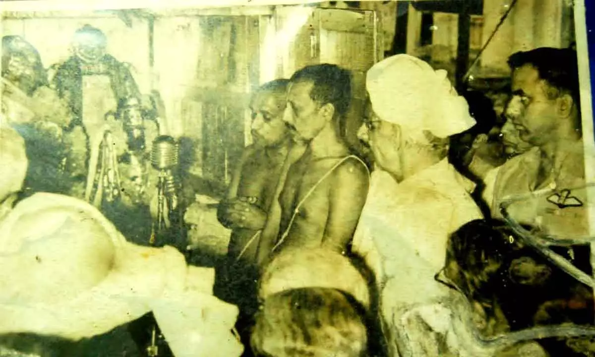 A file photo of former President Sarvepalli Radhakrishnan performing pujas at Lord Rama temple.