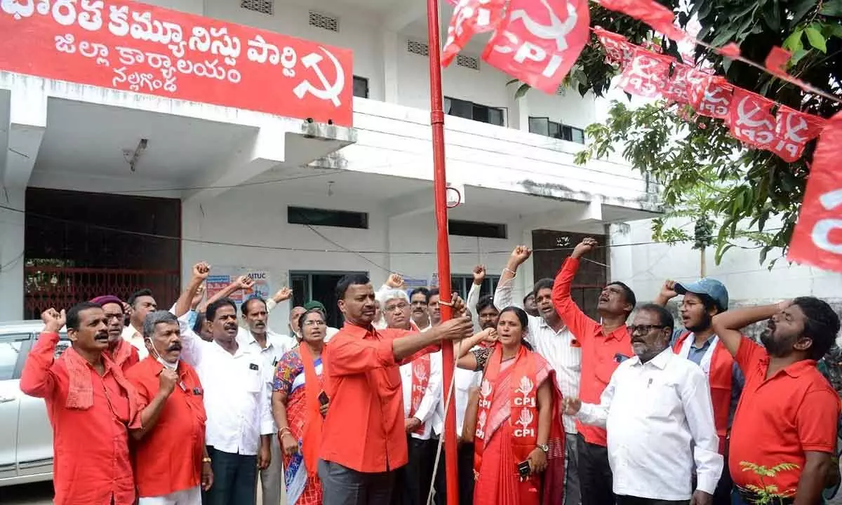 CPI district secretary Nellikanti Satyam hoisting the party flag on the occasion of 98th foundation day of the party at the party district office in Nalgonda on Monday
