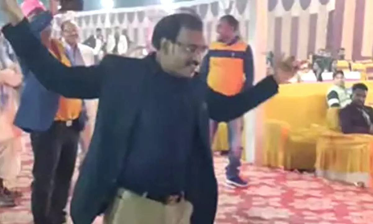 Watch The Trending Video Of Man Dancing To Jimmy Jimmy Song