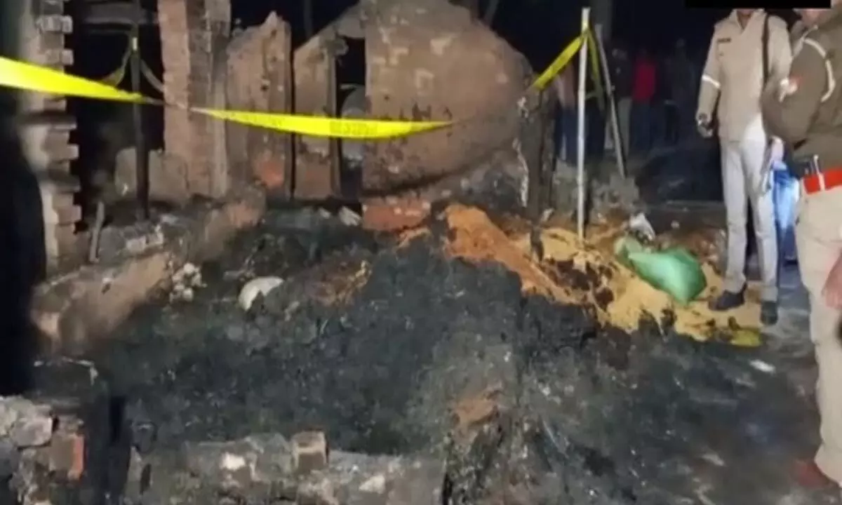 5 members of family die after fire breaks out in house in UPs Mau
