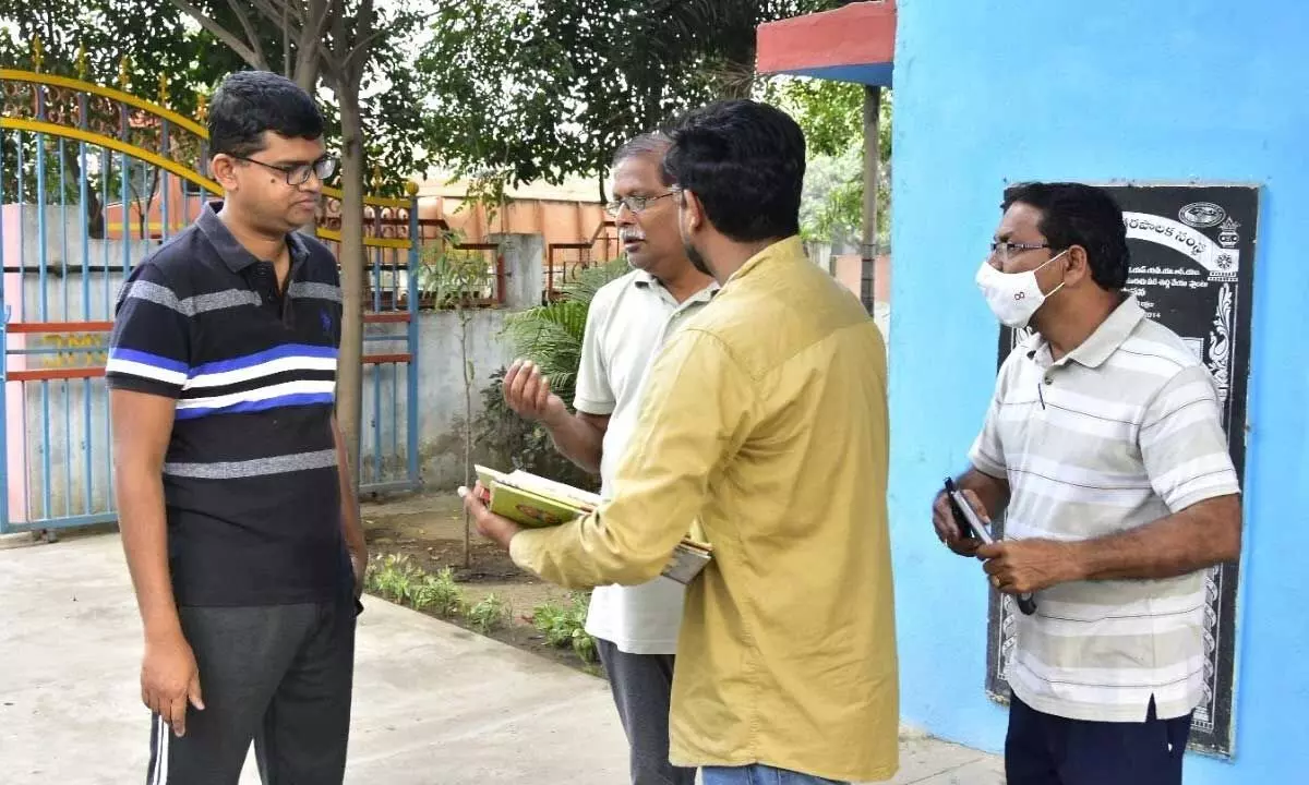 Municipal Commissioner Swapnil Dinkar Pundkar interacting with public in Vijayawada on Wednesday