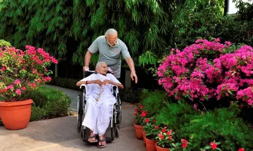 PM Modis mother Hiraben admitted to hospital